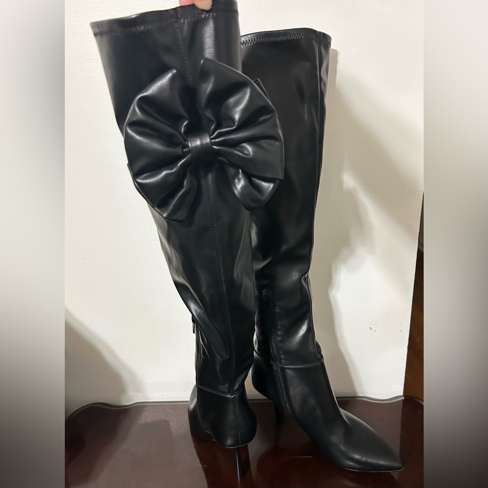 NWOT Gianni Bini Black Knee High Boots with Bow Size 7.5 - Picture 2 of 4